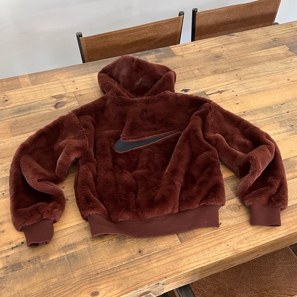 NWT NIKE ESSENTIALS FUR JACKET - Picture 3 of 8